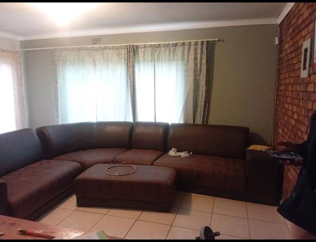 6 BEDROOM HOUSE FOR SALE IN RHODESFIELD